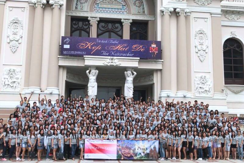 Da Nang International Airport (DAD) coach staging concept for group arrivals: bays, rotation lanes, and meet-and-greet zones